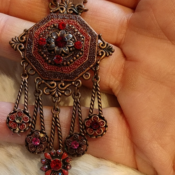 Bronze tone red jeweled Victorian drop necklace - Picture 4 of 8